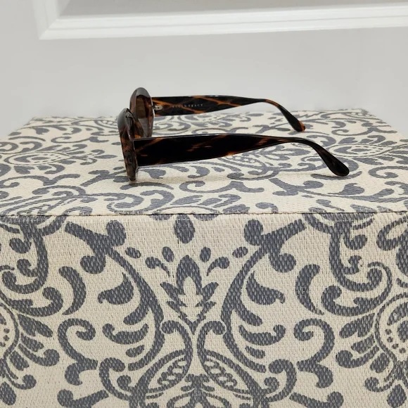 Vintage Ellen Tracy  Brown Oval Sunglasses - Picture 5 of 7
